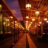 夕暮れ時の嵐山駅
