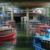 高架下に佇む屋形船群