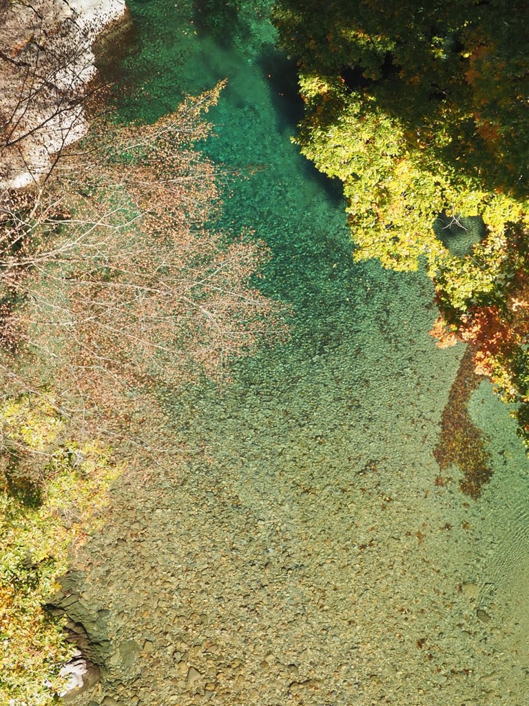 付知峡　綺麗な川と紅葉