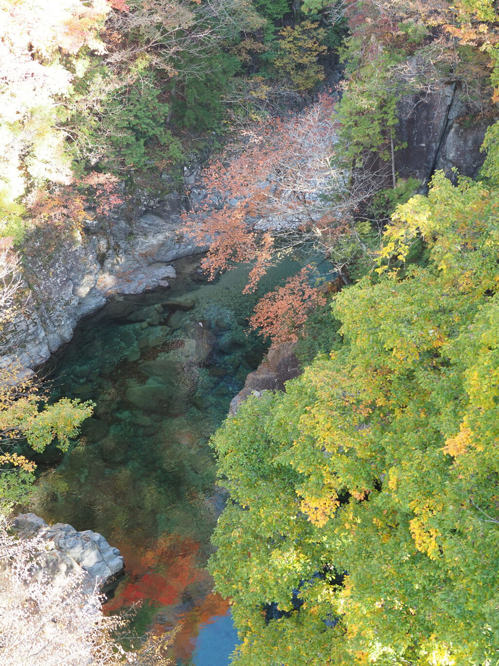 付知峡の綺麗な川に映る紅葉 By とみーまさ Id 写真共有サイト Photohito