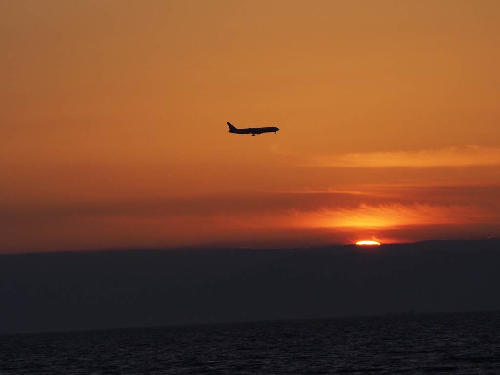 夕日と飛行機