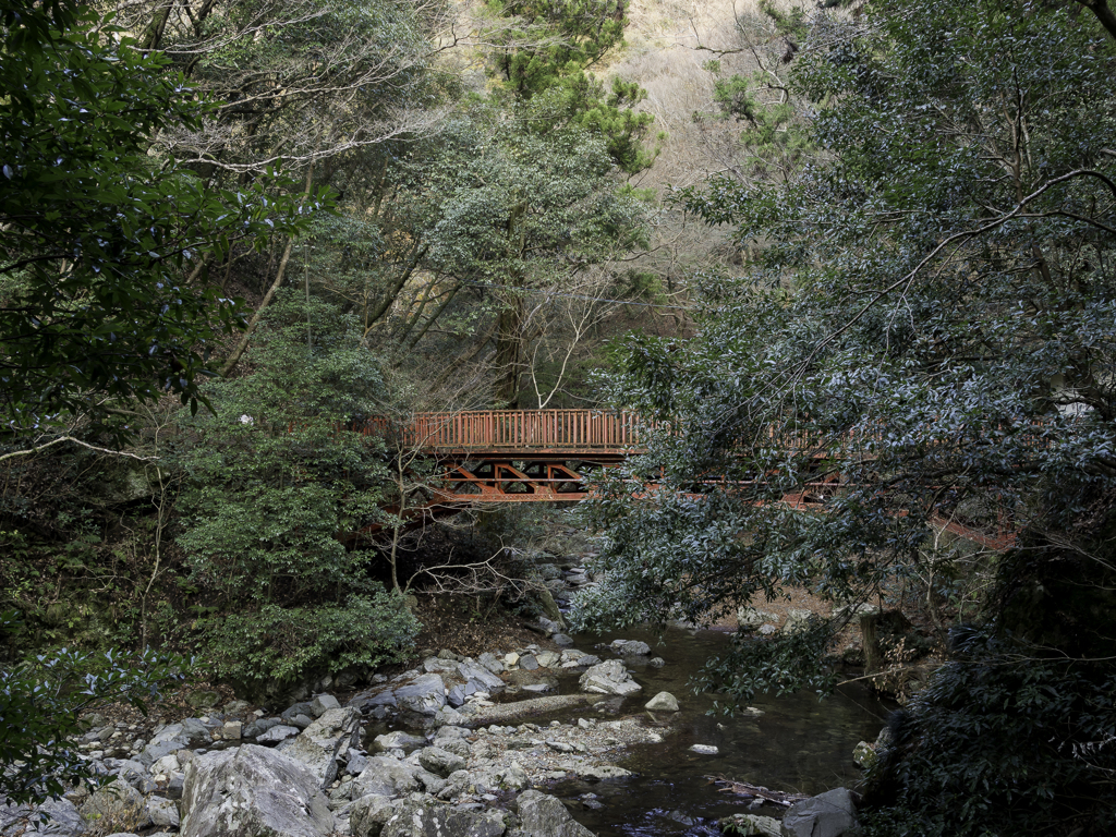 山道と滝道をつなぐ橋