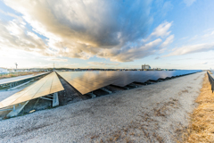 海辺の太陽光発電所