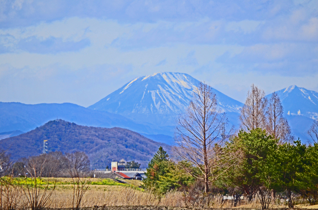 どっしりと 日光 男体山
