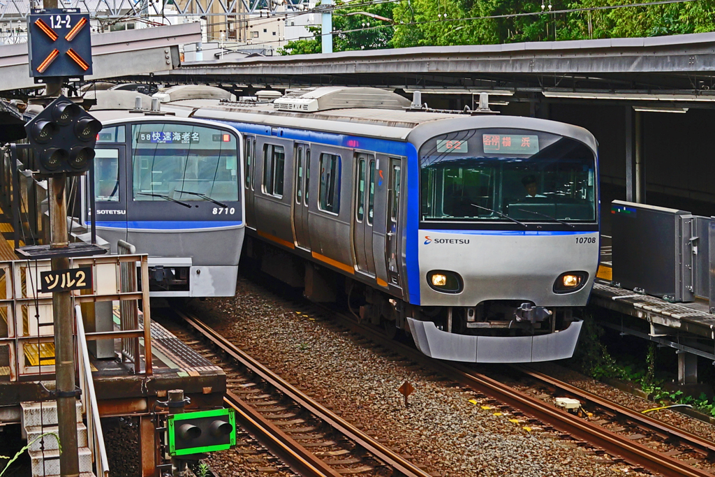 相鉄 電車往来 ⑦繁忙 鶴ヶ峰駅ホームⅢ