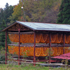 あんぽ柿の里　⑨ 柿 乾燥小屋と立て看板