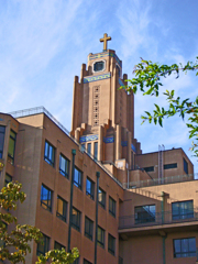 東京散歩　(25)聖路加国際病院 旧棟と尖塔
