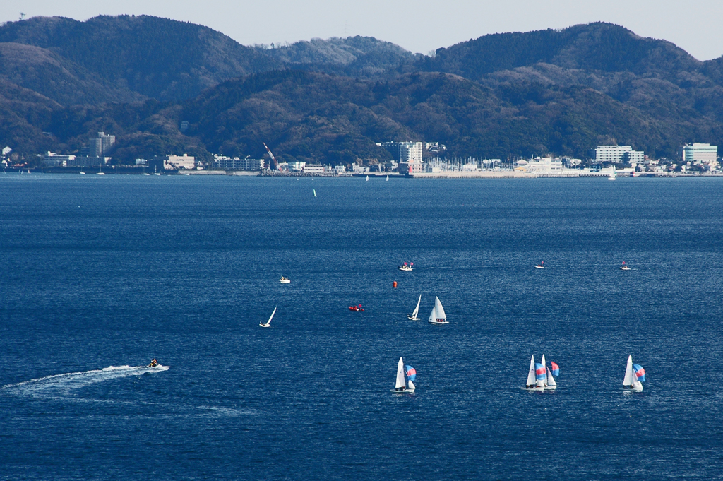 江の島　④カラフルなヨットもいて