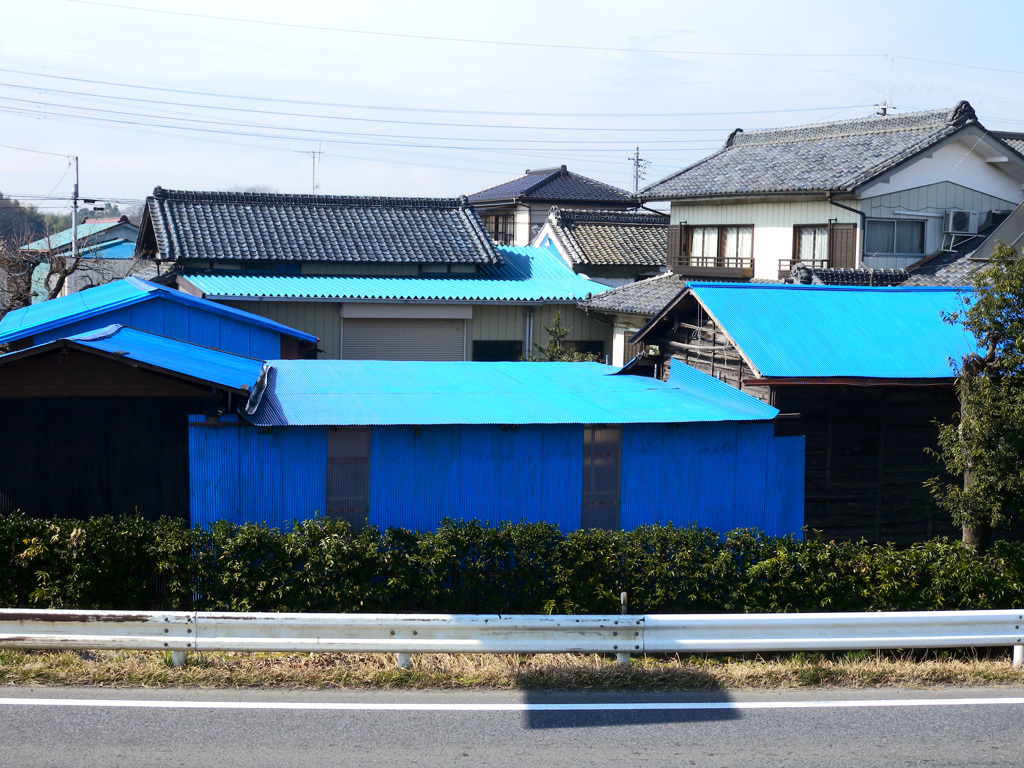 青空 顔負け