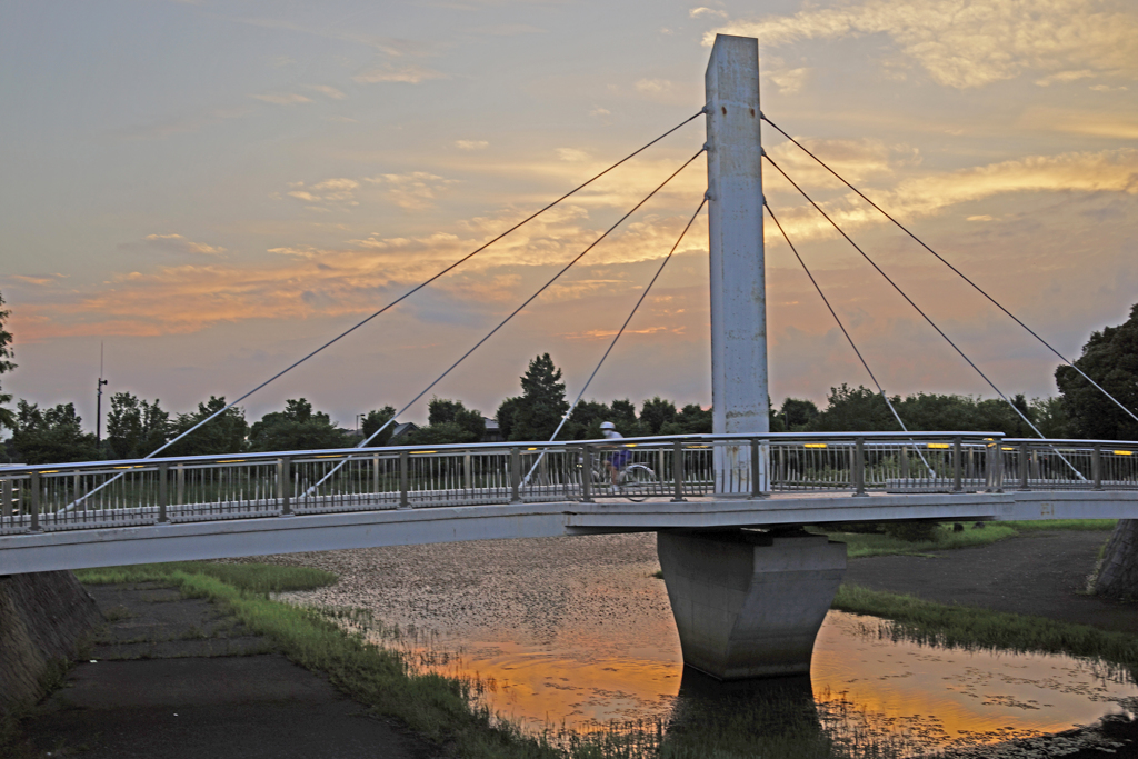 夏至の日　③ 薄暮の橋