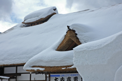 会津大内宿 雪祭り　③ずっしりと雪