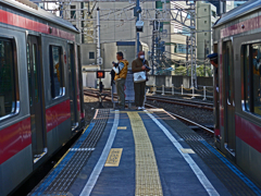 在りし日の渋谷駅を見る　⑥ 地上ホーム先端とカメラマン