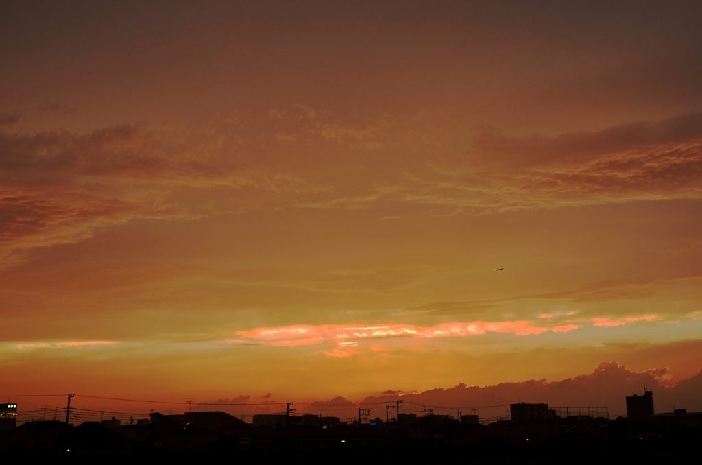 川沿いの真っ赤な夕焼け その1