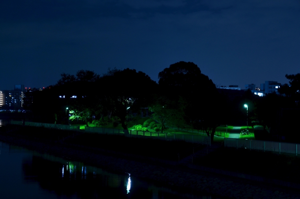 川沿いの街