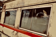 古い救急車の窓