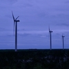 風力発電の並ぶ風景