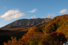 夕陽を浴びる大山