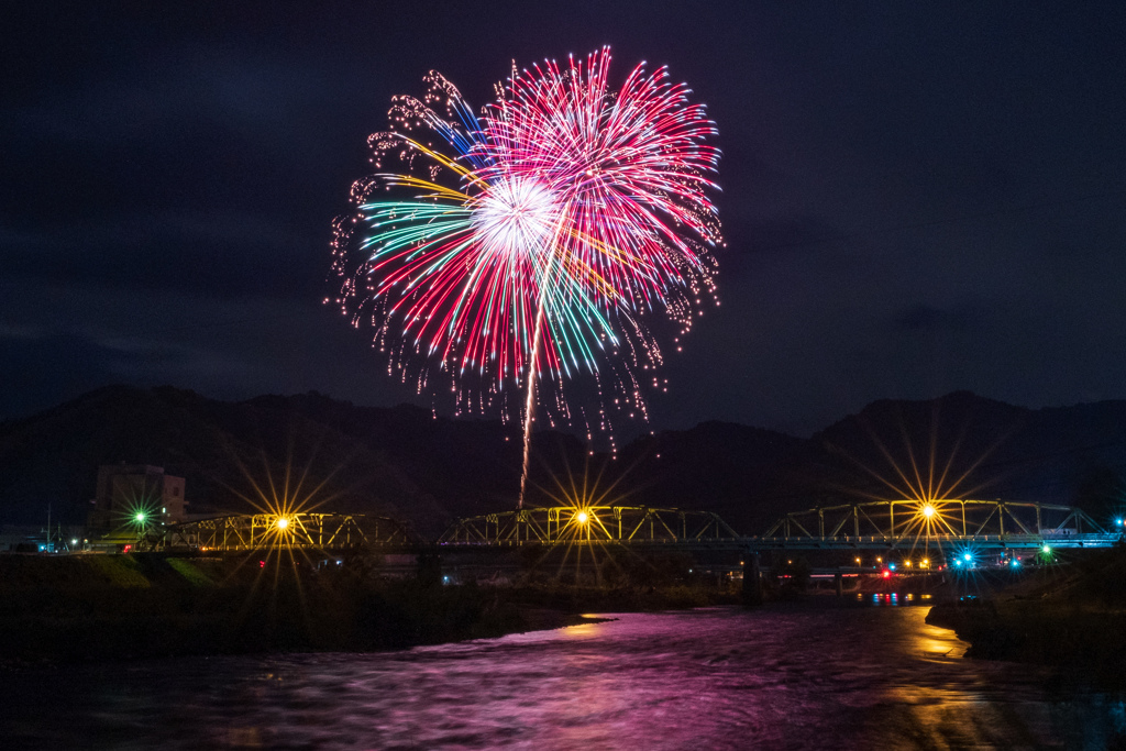 鉄橋と花火３