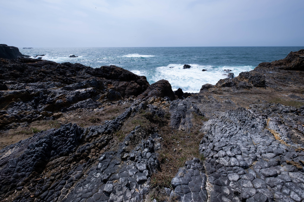 日御埼、岩場からただただ海を。