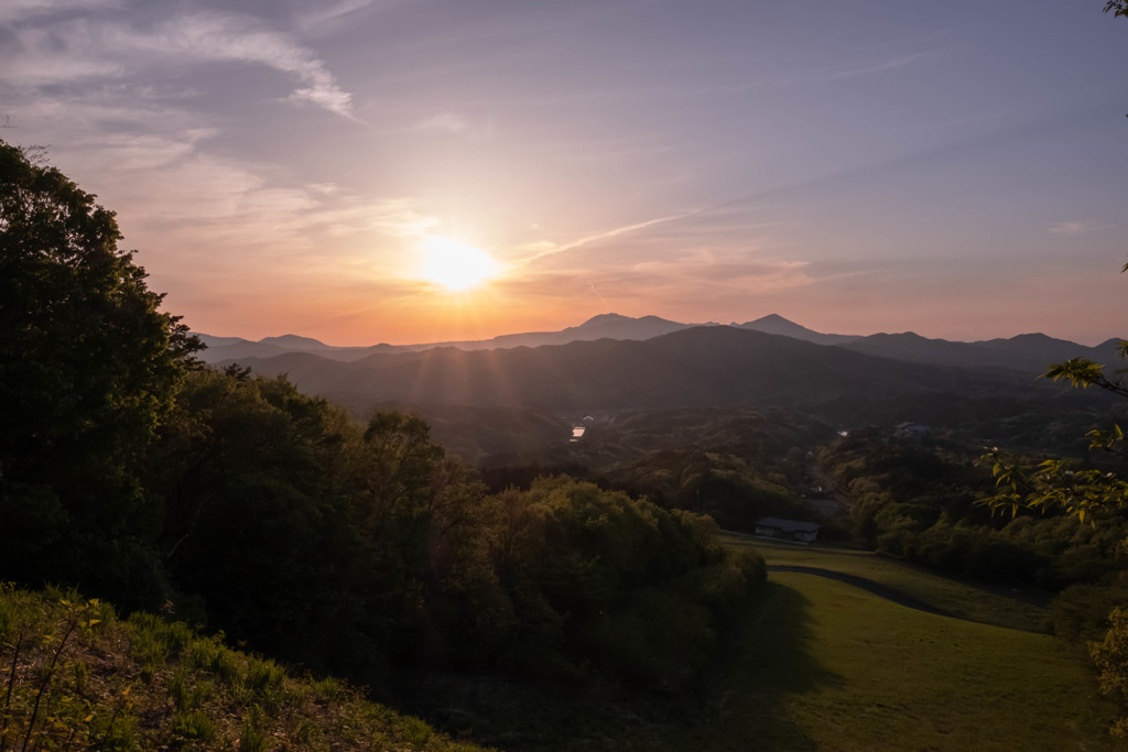 蒜山三山に陽が沈む