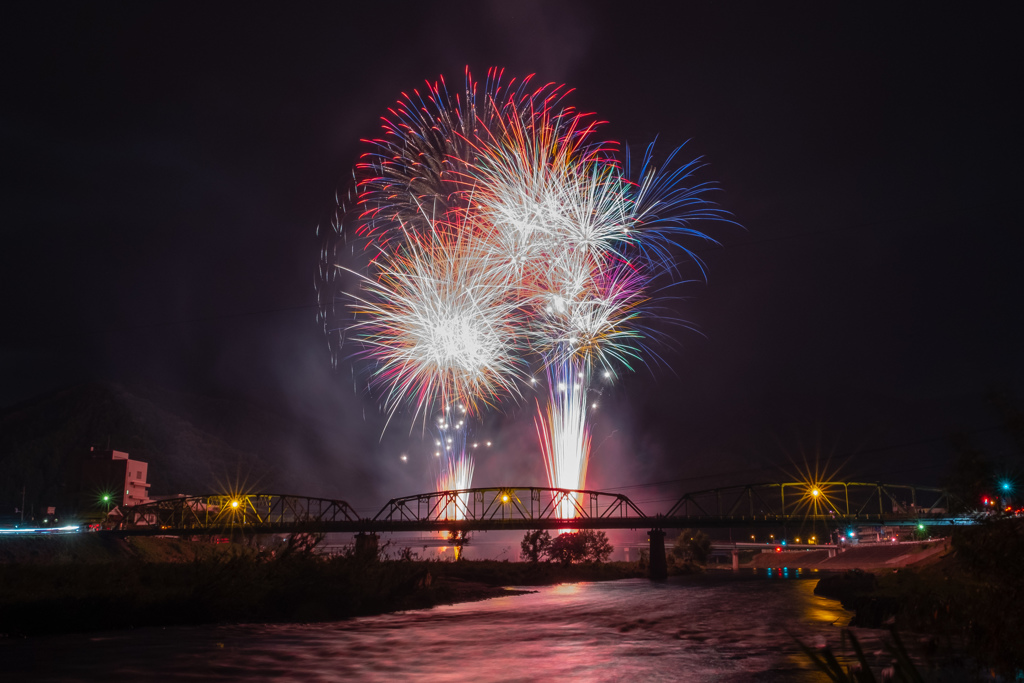鉄橋と花火５