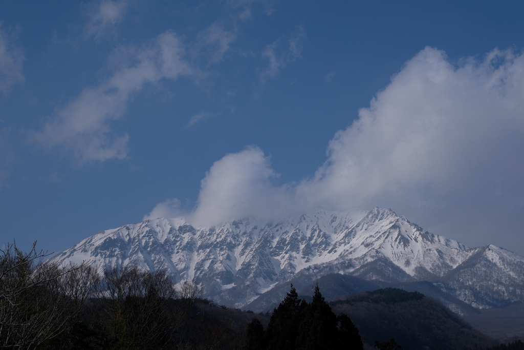 大山にかかった雲は延々と続いて