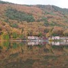 秋の湖畔
