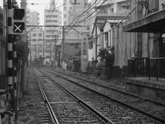 隣の駅はすぐそこ