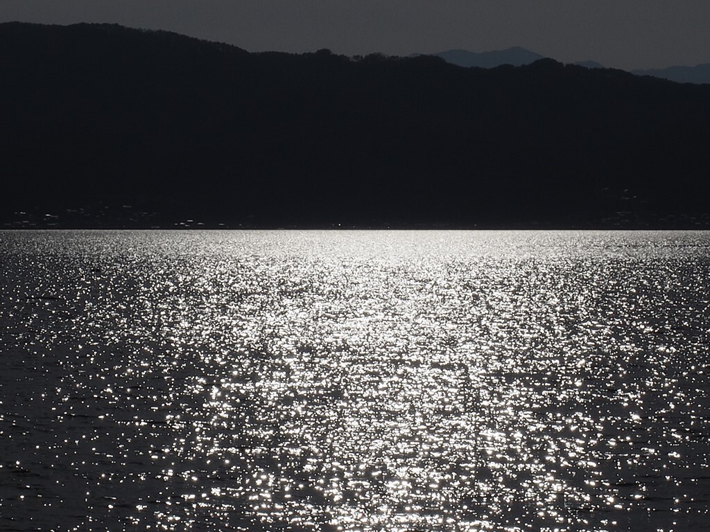 湖畔の午後