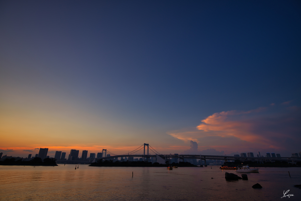 輝く前の橋