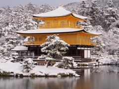 雪の金閣寺