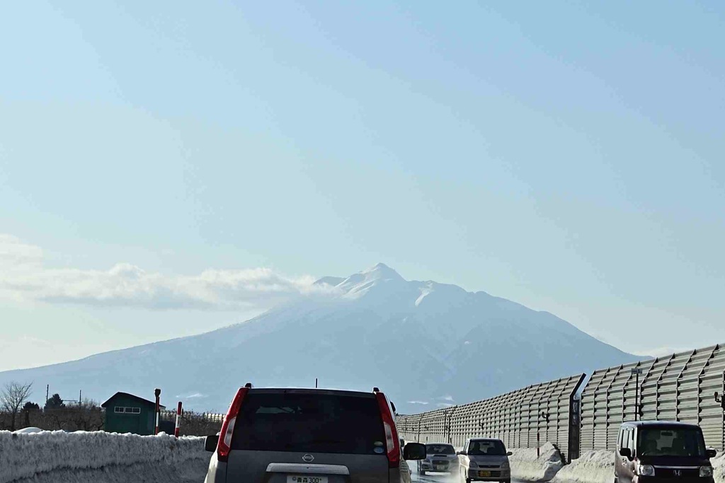 冬晴れの津軽富士（岩木山）