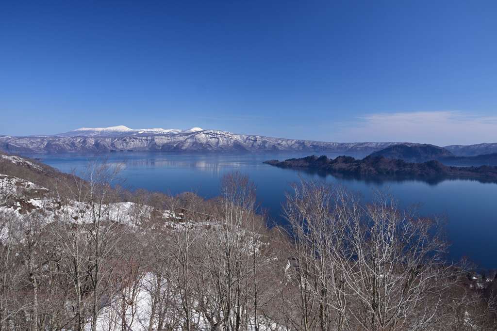 向かい側、北岸の国道の冬期通行止めはまもなく解除