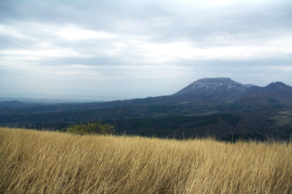 三平山から望む弓ケ浜と大山