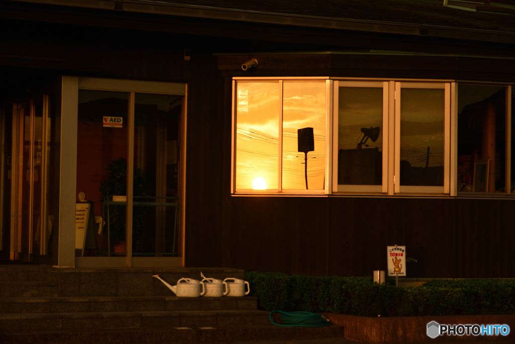 硝子の中の朝日