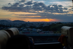 車窓の夕暮れ
