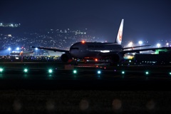 離陸前の旅客機【夜】