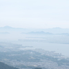 霧の向こうに広がる琵琶湖