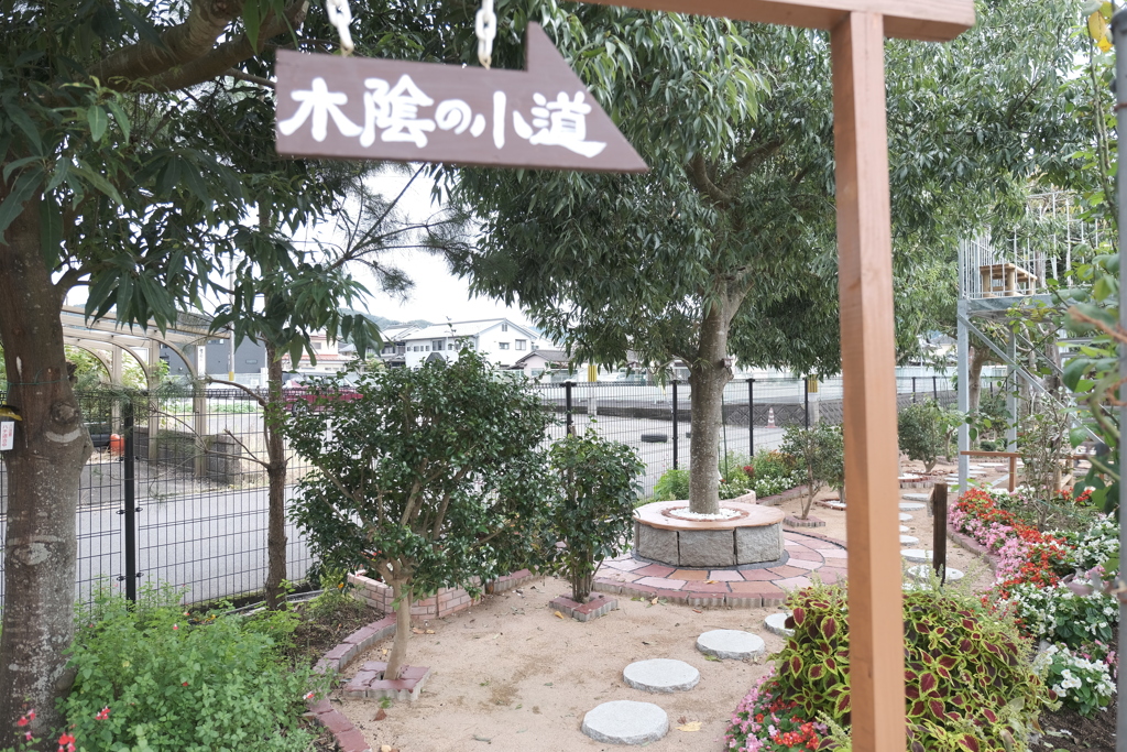 ちょっとだけ変わった所があるあやべグンゼスクエアのバラ園２