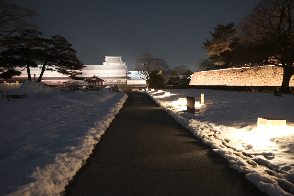 見納めどきの雪景色のライトアップ４