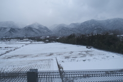 湖西線にて、電車の車窓からの雪景色１