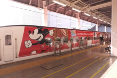 博多駅にてミッキーマウス新幹線
