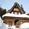 多少暖かくなっても雪はしっかり残った集落９