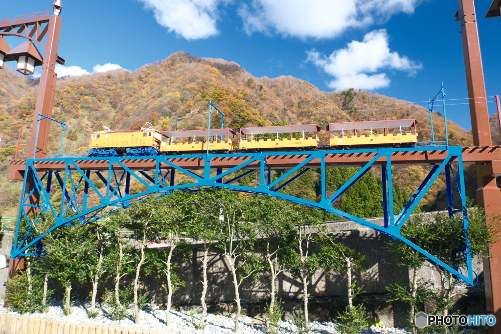 宇奈月温泉街の紅葉2024-4