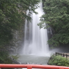 吹き荒ぶ水飛沫と雨１