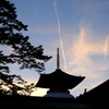 中山寺と飛行機雲