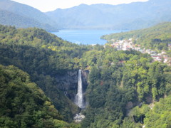 華厳の滝と中禅寺湖