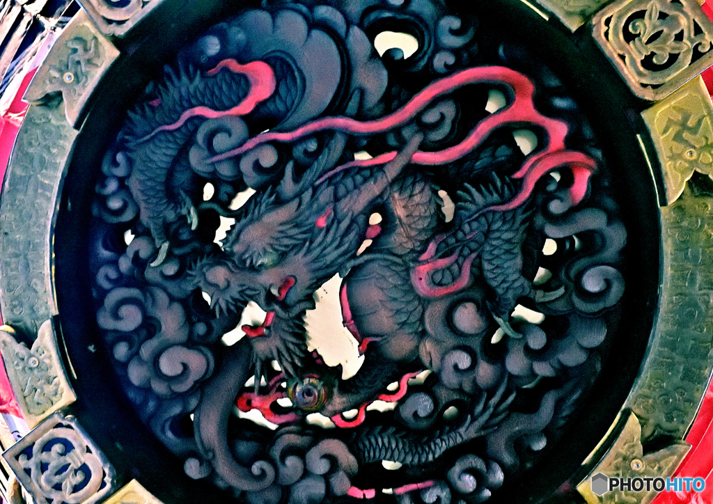 雷門大提灯を下から・龍の図