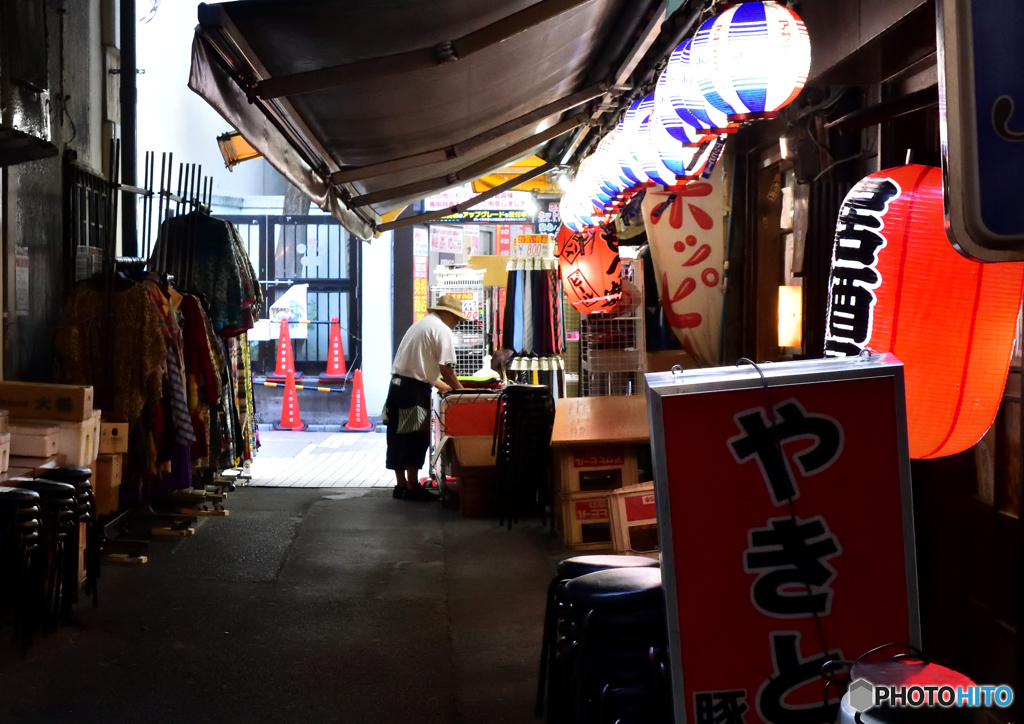 山手線ガード下～開店準備中