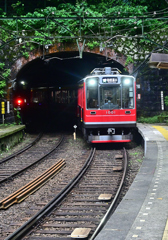 箱根登山電車・トンネルを抜けて